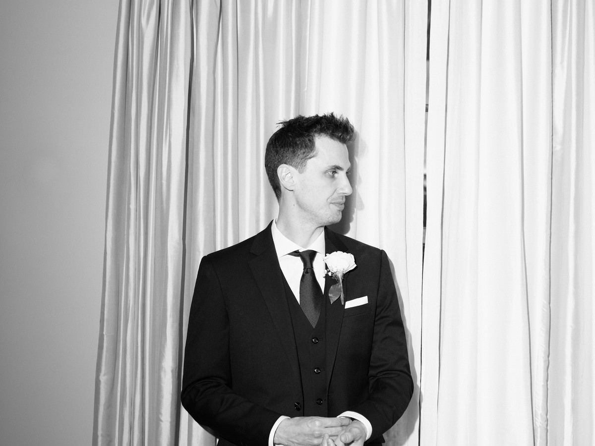 A groom waiting before the ceremony at Den 1880